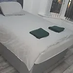 Cv6 Radford Red Rose Accommodation