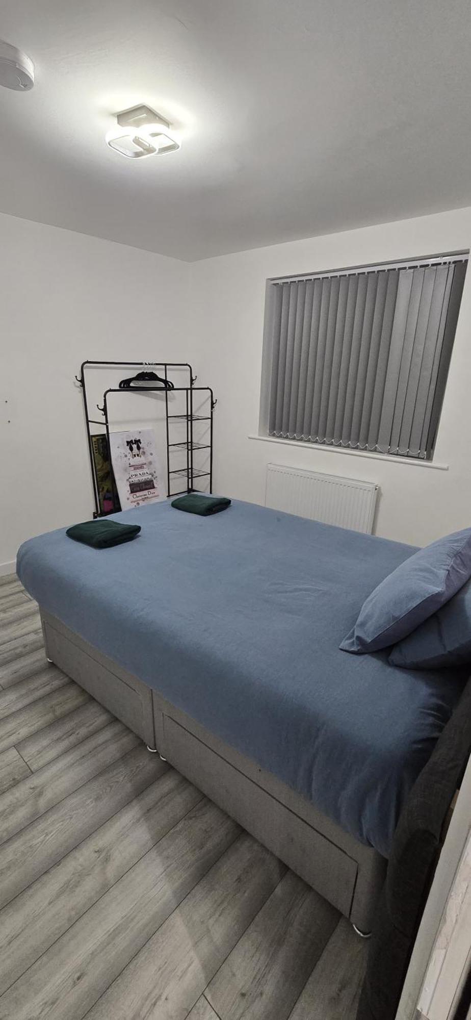 Apartment Cv6 Radford Red Rose