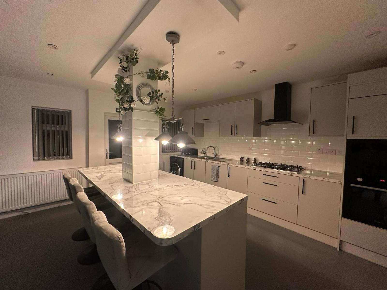 Cv6 Radford Red Rose Apartment *