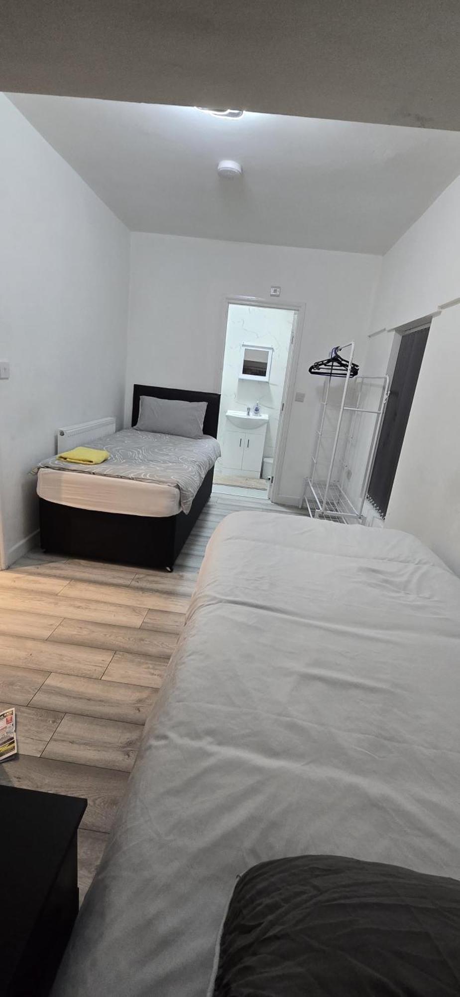 Apartment Cv6 Radford Red Rose Coventry