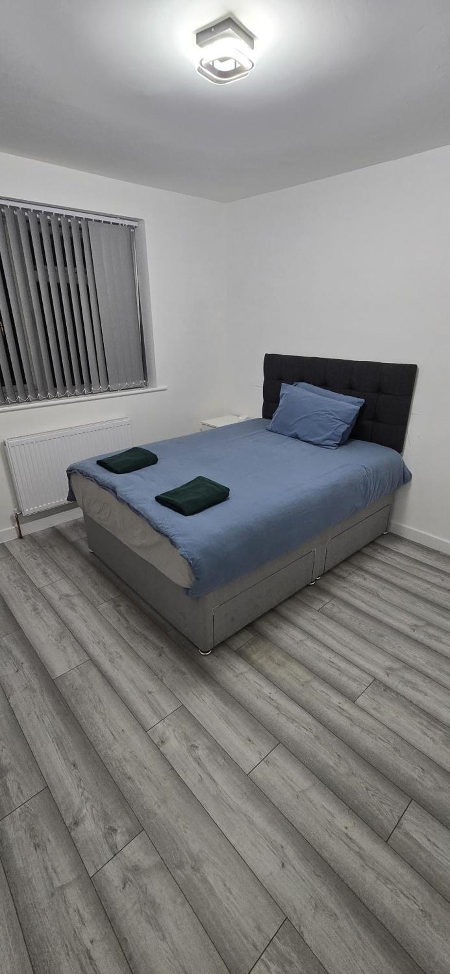 Apartment Cv6 Radford Red Rose *